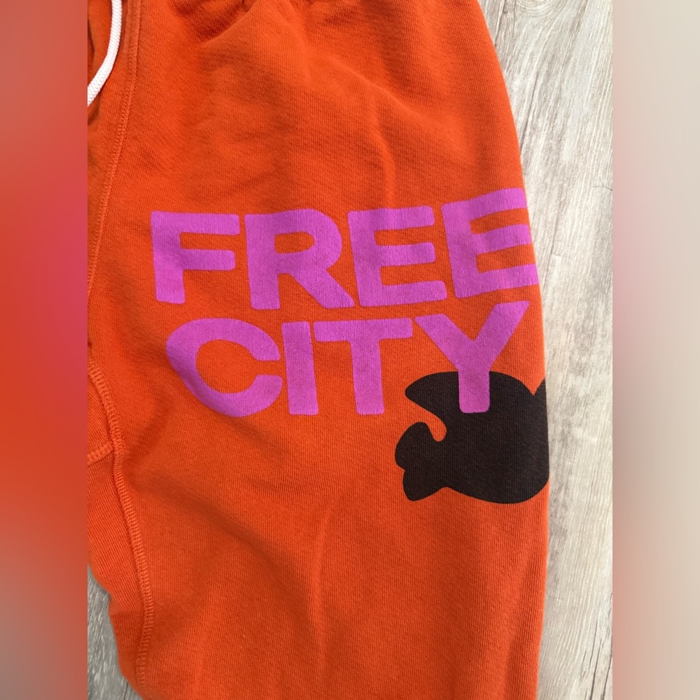Free city logo Orange sweatpants size Small 3/4 length - Picture 2 of 9